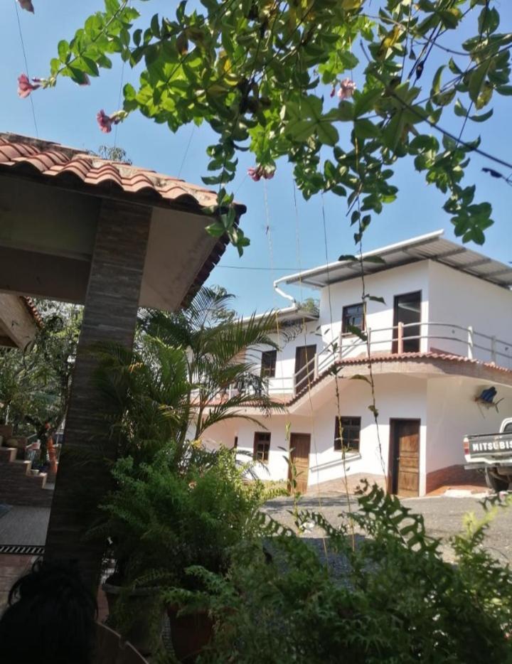 Hotel El Pez Dorado Rio Dulce Rio Dulce Town Exterior foto